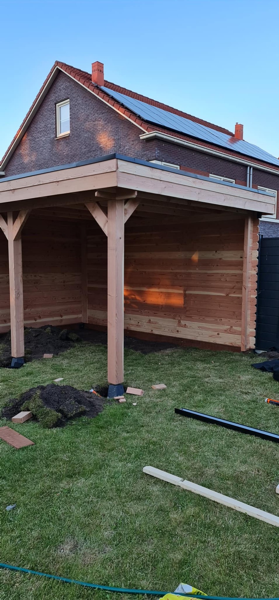 Houten overkapping aan huis in Arnhem