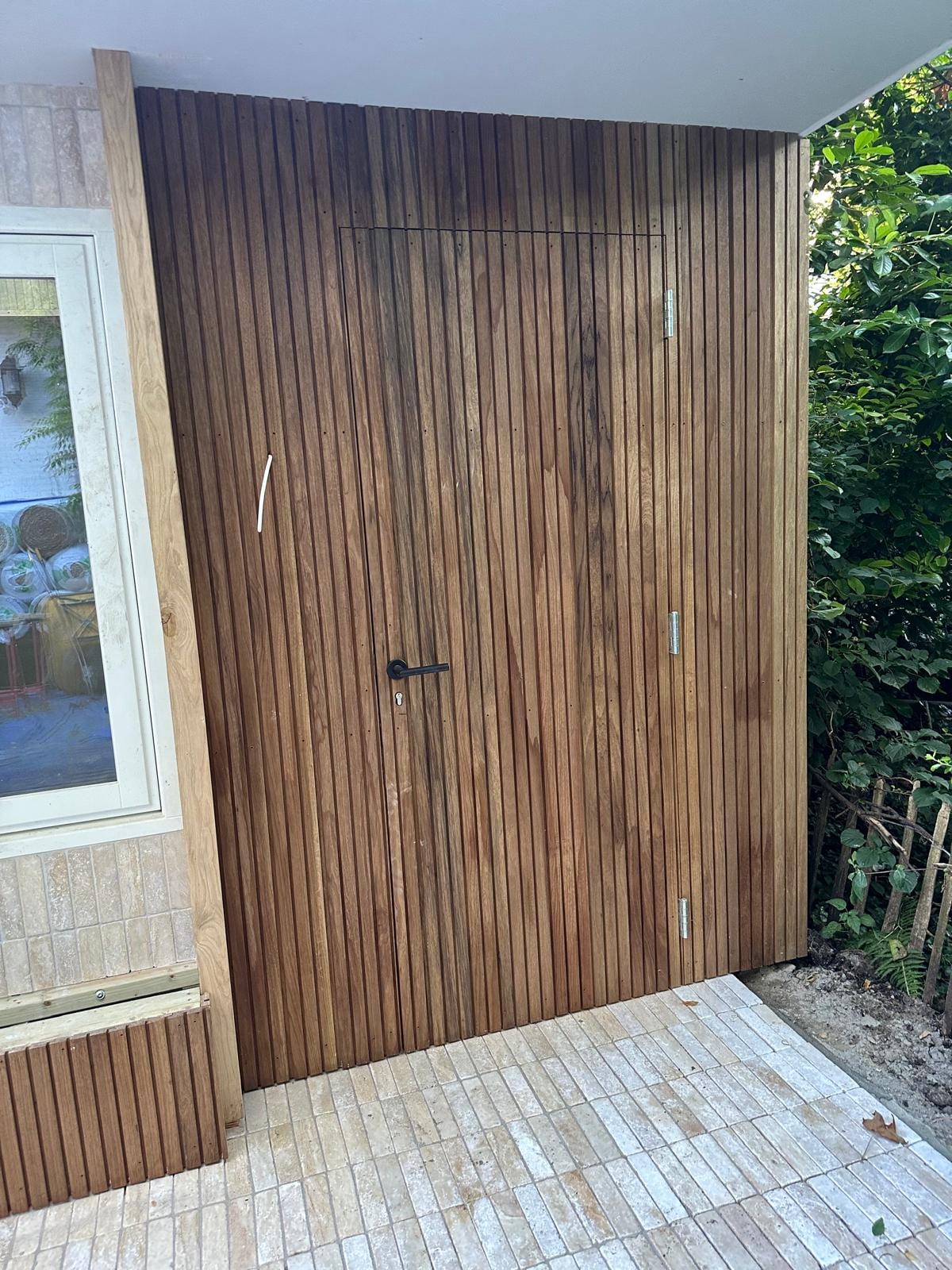 Tuinstudio met gebogen wand en glaspui